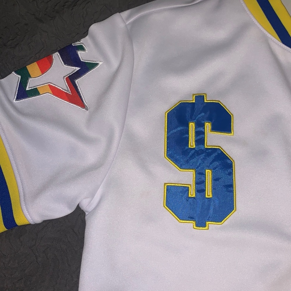 It’s brand new never worn at all 100% authentic